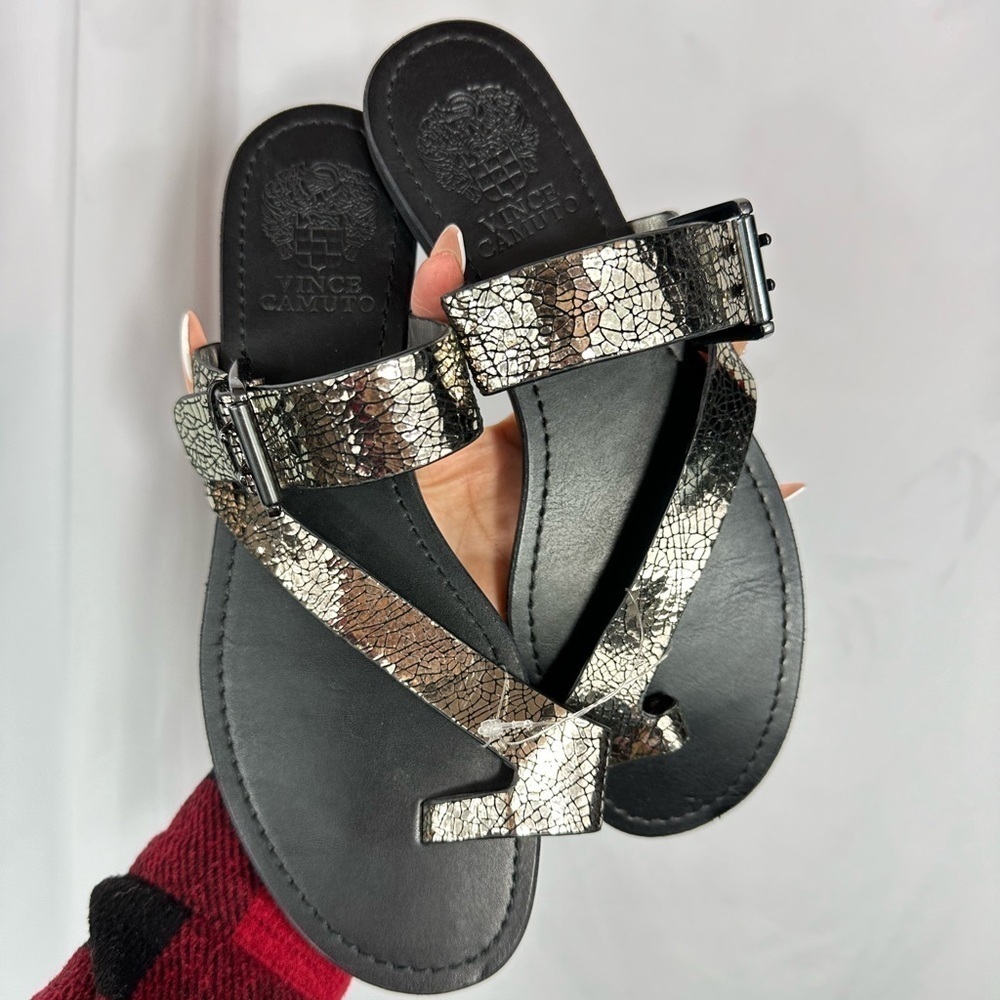 Vince Camuto metallic cracked silver thong sandals size 8.5